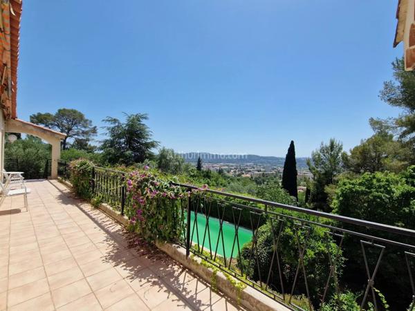 Vente                                                      Maison
                        
                     6 pièces                      189 m2                     à Draguignan