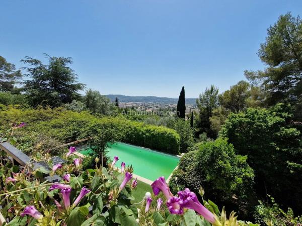 Vente                                                      Maison
                        
                     6 pièces                      189 m2                     à Draguignan