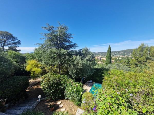 Vente                                                      Maison
                        
                     6 pièces                      189 m2                     à Draguignan