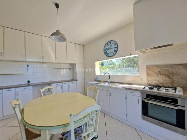 Vente                                                      Maison
                        
                     6 pièces                      189 m2                     à Draguignan