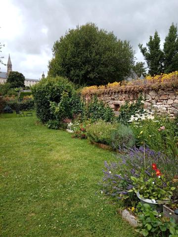 Maison de ville 79 metre carre avec jardin 89500€ LE DORAT (87)