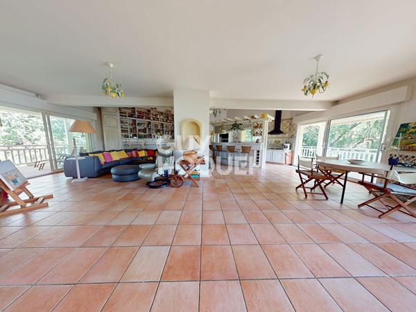 Grande villa atypique au golf de Seignosse