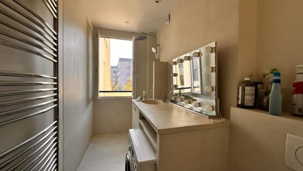 A VENDRE SUPERBE 2P DE 41M2 SANS TRAVAUX RÉNOV. ARCHI. GONCOURT CANAL PARIS 10E