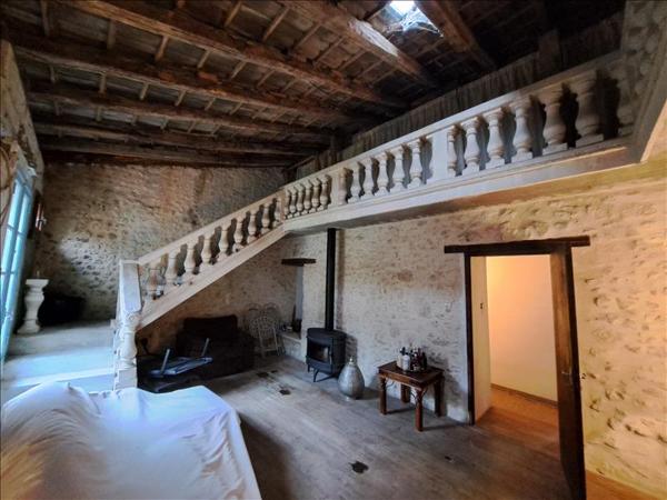 Maison à vendre |  Montmoreau-Saint-Cybard |  4 pièces | 136 m²