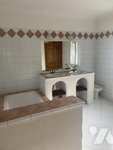 MAISON  avec garage  et piscine