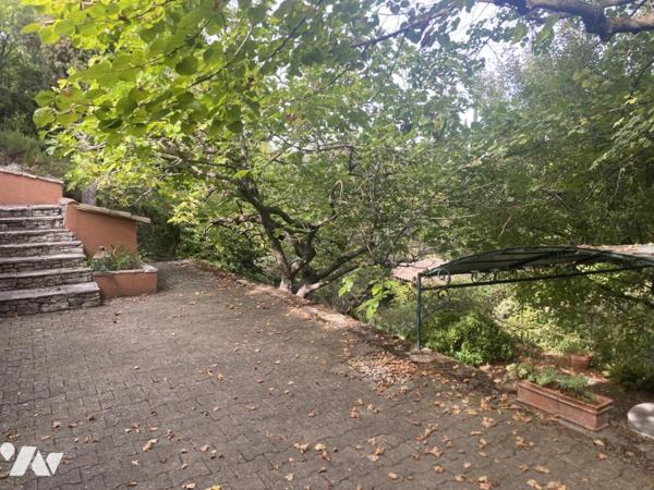 MAISON  avec garage  et piscine