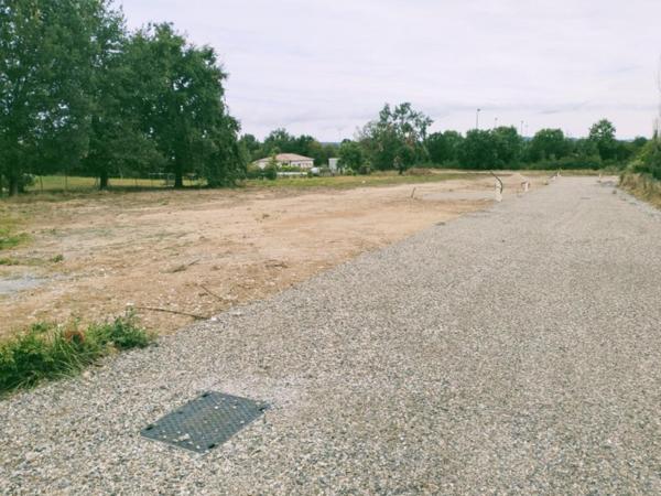 Terrain à bâtir de 905 m²