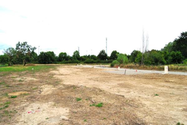 Terrain à bâtir de 905 m²