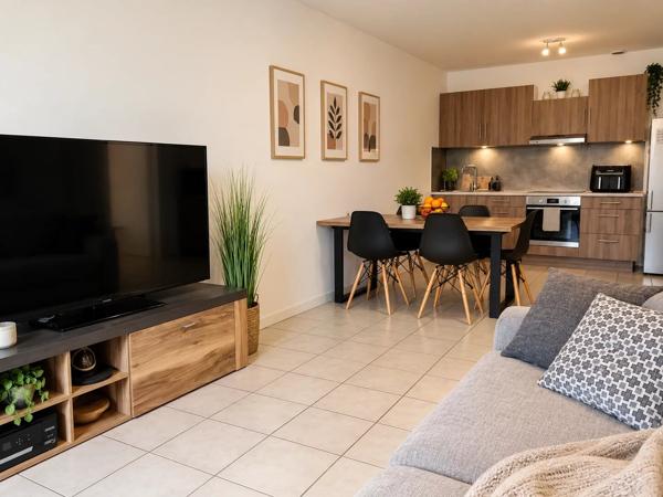 Location                                                      Appartement
                        
                     3 pièces                      77 m2                     à Pourrières