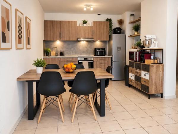 Location                                                      Appartement
                        
                     3 pièces                      77 m2                     à Pourrières