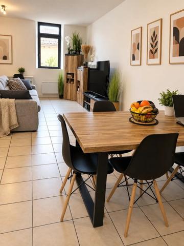 Location                                                      Appartement
                        
                     3 pièces                      77 m2                     à Pourrières