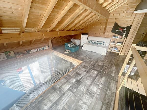 EXCLUSIVITE ! Yssingeaux Maison en madrier sur plus de 3900 m2 de terrain
