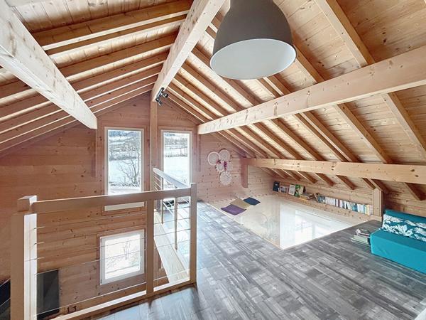 EXCLUSIVITE ! Yssingeaux Maison en madrier sur plus de 3900 m2 de terrain