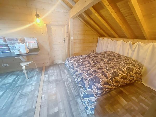 EXCLUSIVITE ! Yssingeaux Maison en madrier sur plus de 3900 m2 de terrain