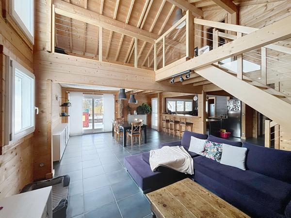 EXCLUSIVITE ! Yssingeaux Maison en madrier sur plus de 3900 m2 de terrain