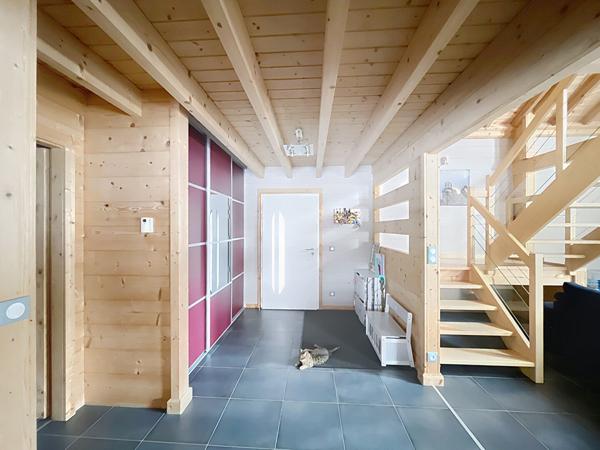 EXCLUSIVITE ! Yssingeaux Maison en madrier sur plus de 3900 m2 de terrain