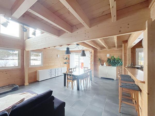 EXCLUSIVITE ! Yssingeaux Maison en madrier sur plus de 3900 m2 de terrain
