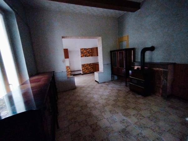 Maison
         5 pièces
        - 228 m² 240 000 € *