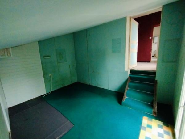 Maison
         5 pièces
        - 228 m² 240 000 € *