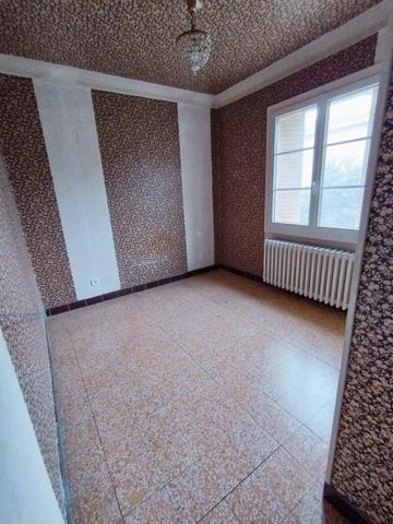 Maison
         5 pièces
        - 228 m² 240 000 € *