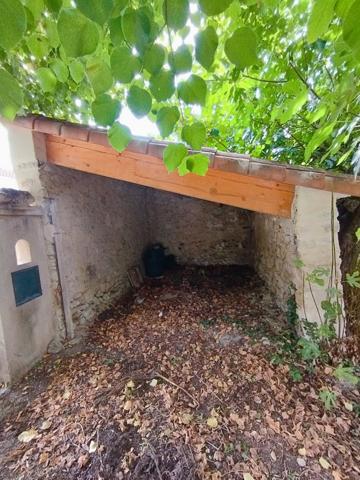 Maison
         5 pièces
        - 228 m² 240 000 € *