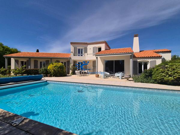 DOMPIERRE MAISON FAMILIALE 5 CHAMBRES GRANDE PARCELLE TERRAIN PISCINE  Dompierre sur mer