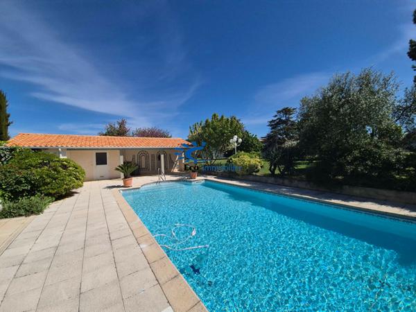 DOMPIERRE MAISON FAMILIALE 5 CHAMBRES GRANDE PARCELLE TERRAIN PISCINE  Dompierre sur mer