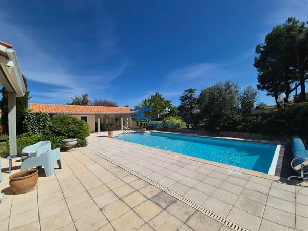 DOMPIERRE MAISON FAMILIALE 5 CHAMBRES GRANDE PARCELLE TERRAIN PISCINE  Dompierre sur mer