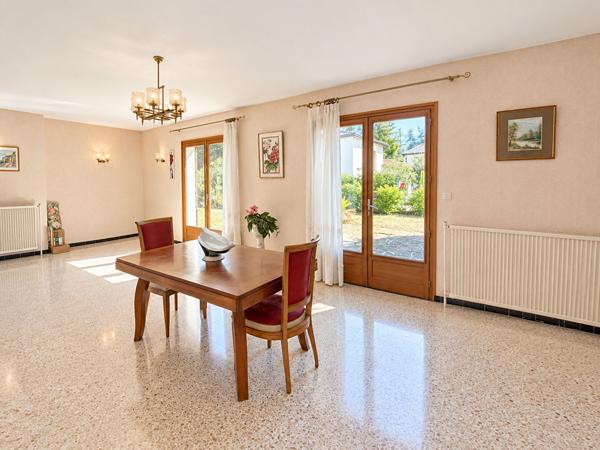 Maison familiale sur sous sol complet - 8 pièces 189 m²