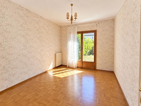Maison familiale sur sous sol complet - 8 pièces 189 m²