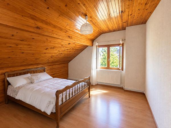 Maison familiale sur sous sol complet - 8 pièces 189 m²