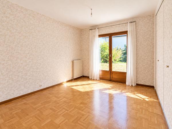 Maison familiale sur sous sol complet - 8 pièces 189 m²