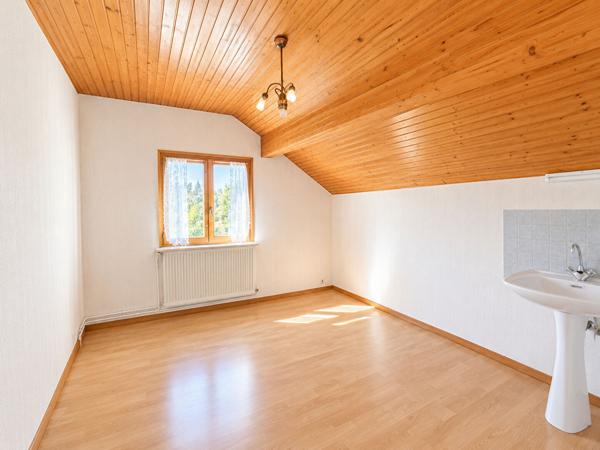 Maison familiale sur sous sol complet - 8 pièces 189 m²