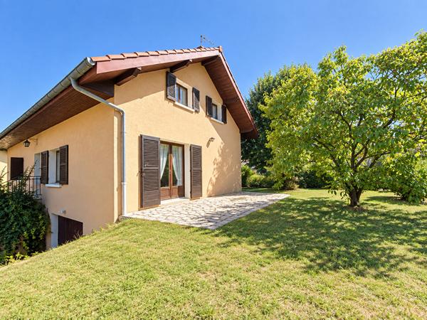 Maison familiale sur sous sol complet - 8 pièces 189 m²