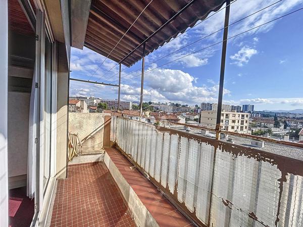 A VENDRE MARSEILLE 13014 LE MERLAN APPARTEMENT T5 BALCONS CAVE ATELIER