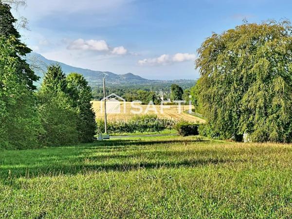 Libre de constructeur, au calme, 1000 m², emprise au sol 250 m²