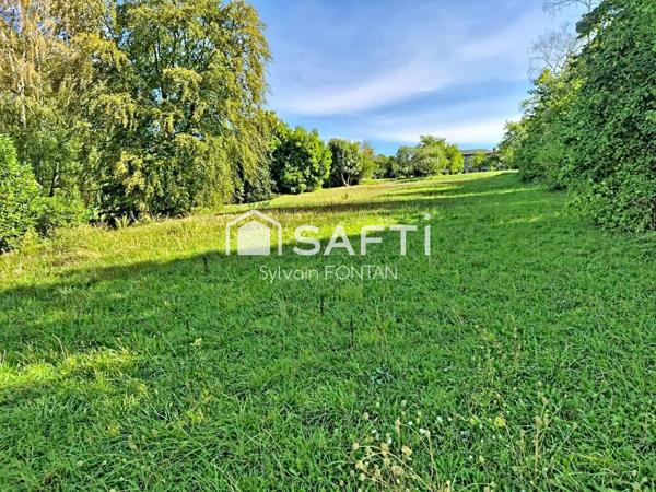 Libre de constructeur, au calme, 1000 m², emprise au sol 250 m²