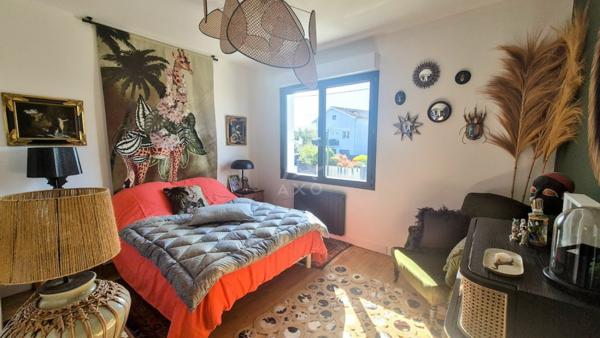 LE BOUSCAT Maison Rénovée avec Piscine 4 Chambres