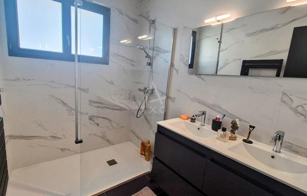 LE BOUSCAT Maison Rénovée avec Piscine 4 Chambres