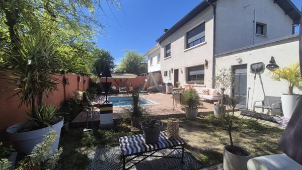 LE BOUSCAT Maison Rénovée avec Piscine 4 Chambres