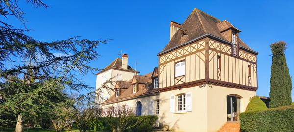 Montpon-Ménestérol (24700) Dordogne – Viager Libre – Demeure de caractère immédiatement exploitable