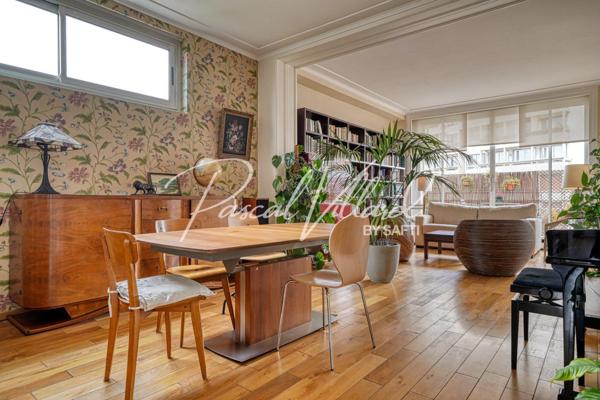 Appartement familial traversant en étage élevé avec 2 balcons dans une résidence sécurisée à Auteuil nord, Paris 16.