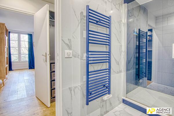 Versailles Notre-Dame APpartement 3 pièces 76.7 m² situé au 1er étage avec parking en option 600 000 € **  - Référence  27597