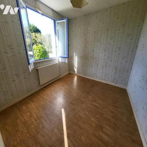 Maison d'habitation à vendre dans le centre de Landeleau, Finistère 29