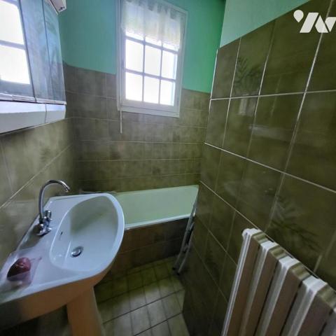 Maison d'habitation à vendre dans le centre de Landeleau, Finistère 29