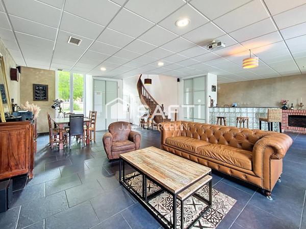 Beaucoup de cachet pour cette maison avec dépendances