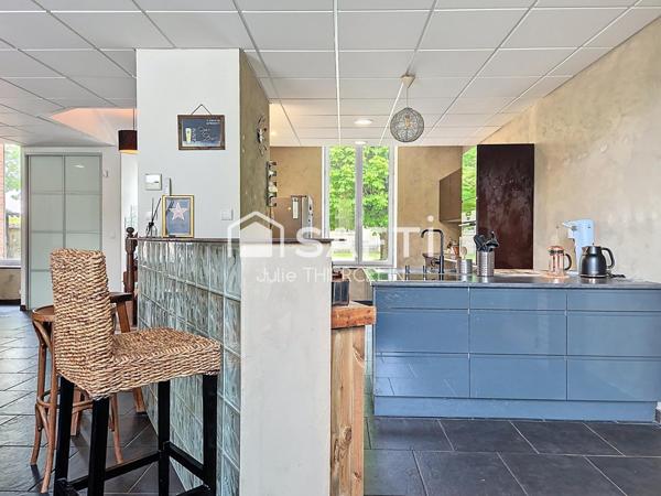 Beaucoup de cachet pour cette maison avec dépendances