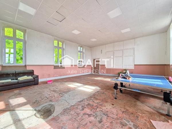 Beaucoup de cachet pour cette maison avec dépendances