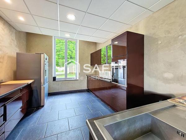 Beaucoup de cachet pour cette maison avec dépendances