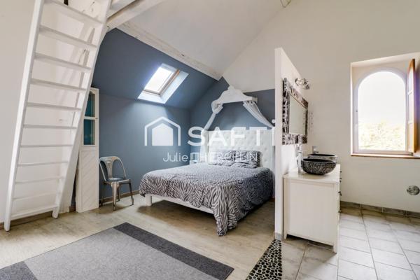 Beaucoup de cachet pour cette maison avec dépendances